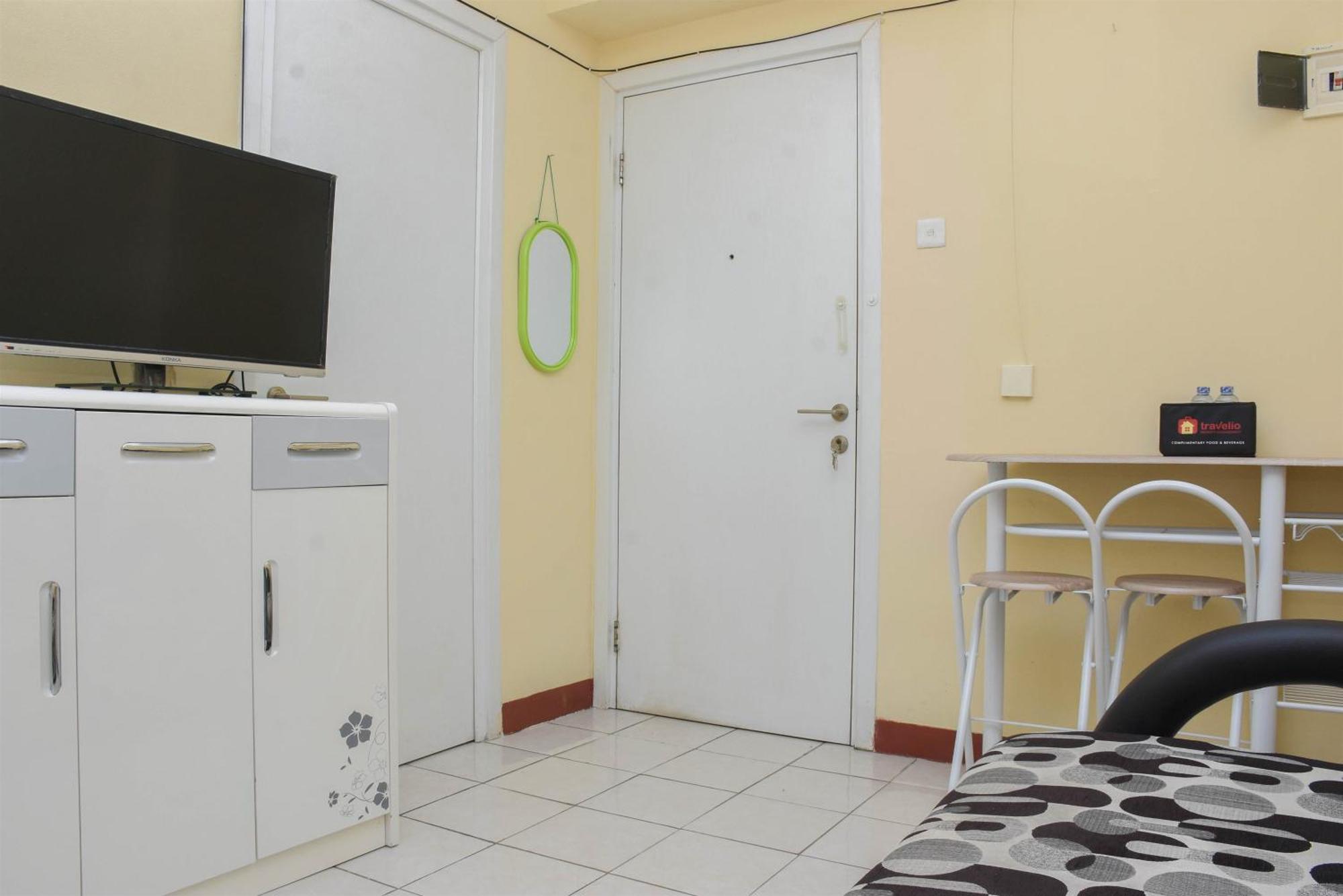 Apartemen Comfort And Homey 2br At Pramuka By Travelio