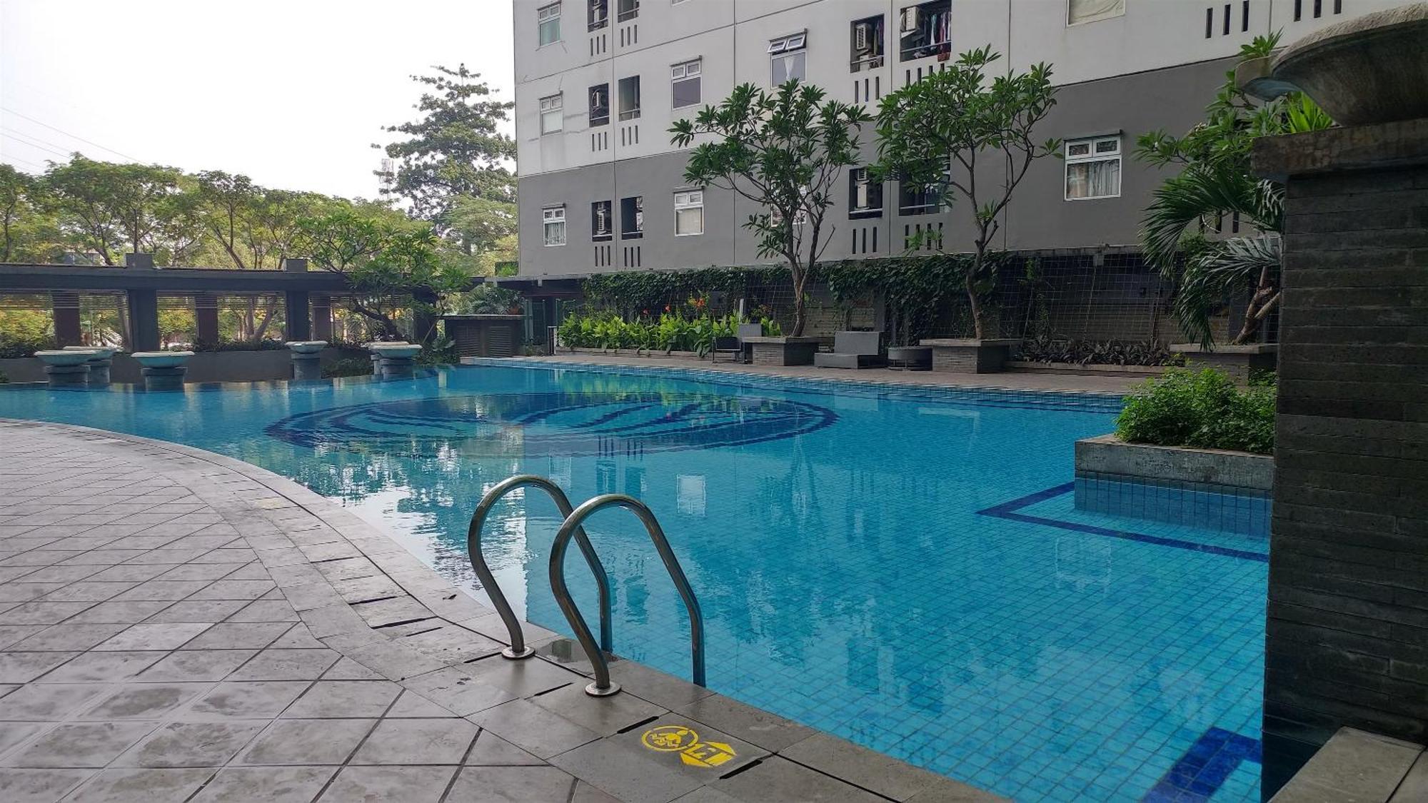 Apartemen Comfort And Homey 2br At Pramuka By Travelio